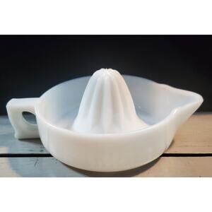 Vintage Milk Glass SUNKIST Handled Orange/Lemon Reamer Juicer MidCentury USA